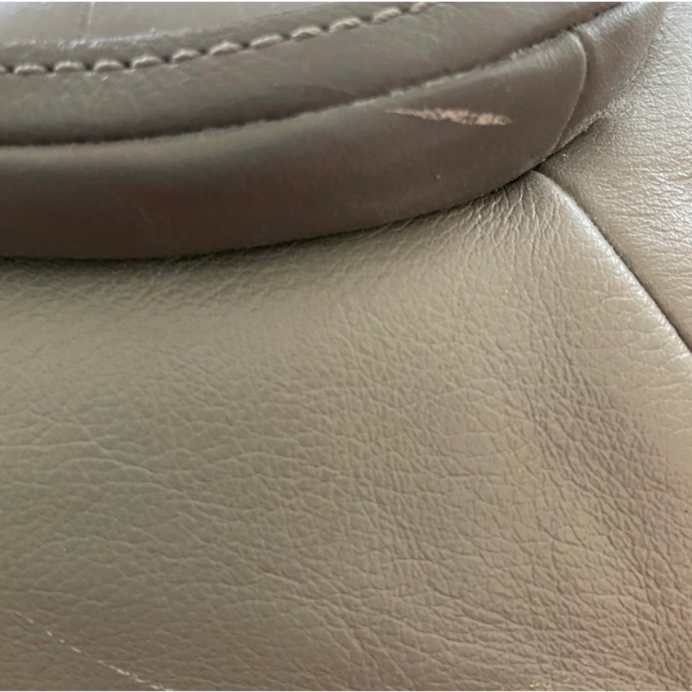LIKE NEW COACH LEATHER SHOULDER BAG - Picture 7 of 7